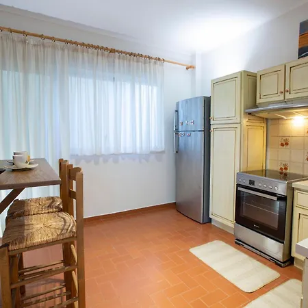 Chrisanto Townhouse شقة